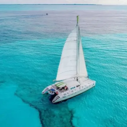 Tour a ISLA MUJERES en Catamaran TODO Incluido 🔥 + CLUB DOLPHIN DISCOVERY
